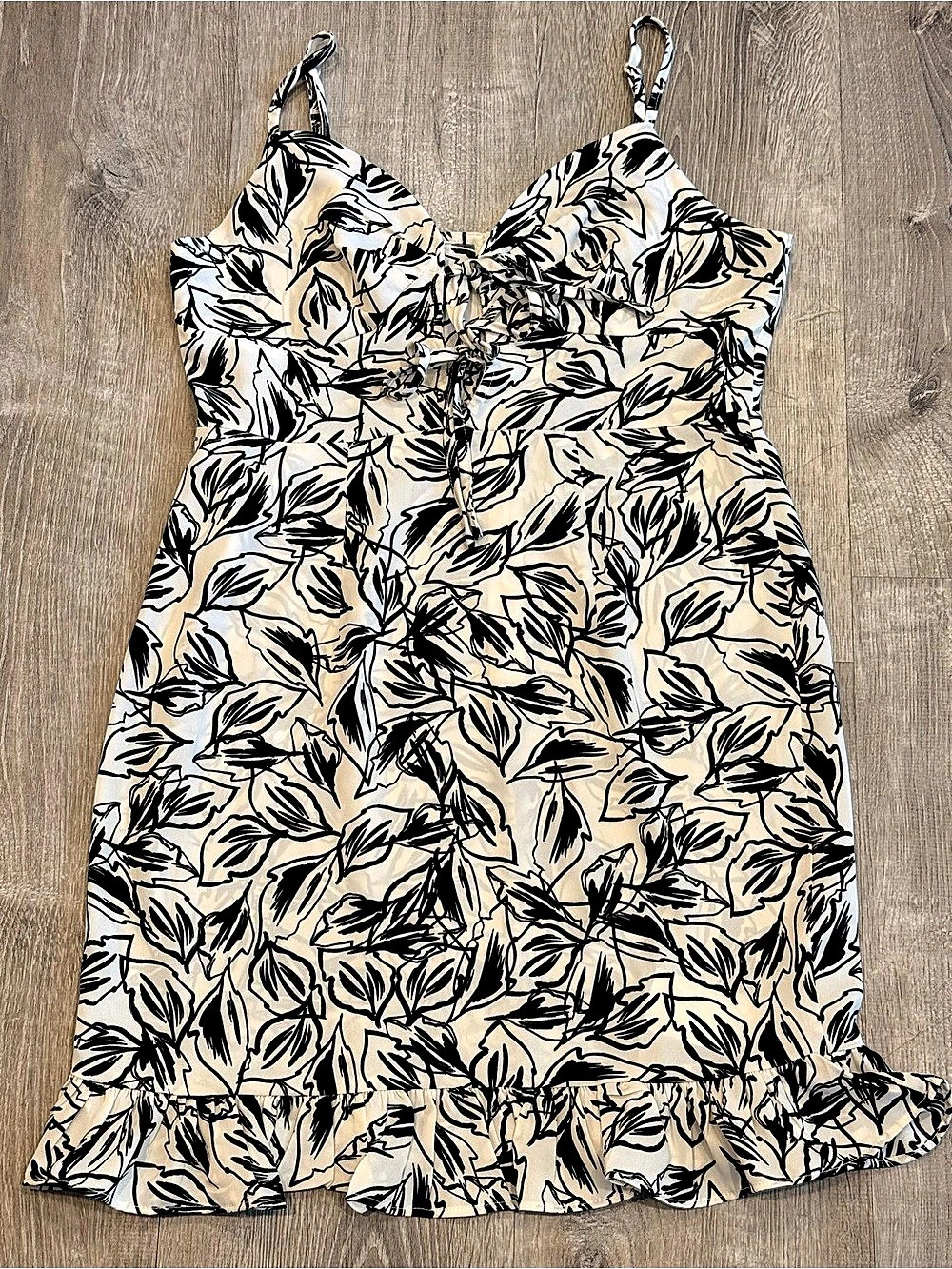 D&M Floral Mini Dress in Cream & Black Size Small NWT
